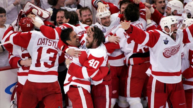 Red Wings honor their history, Stanley Cups with outdoor uniform