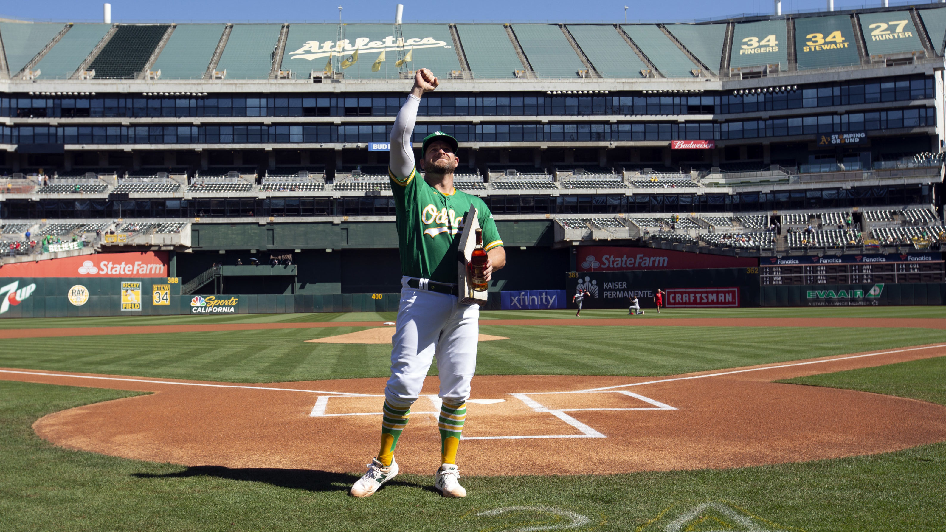 WATCH: A's catcher Stephen Vogt's children announce their dad's