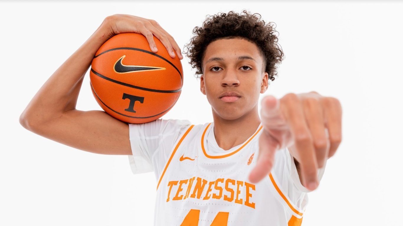 Cameron Carr overcomes injury, signs with Tennessee