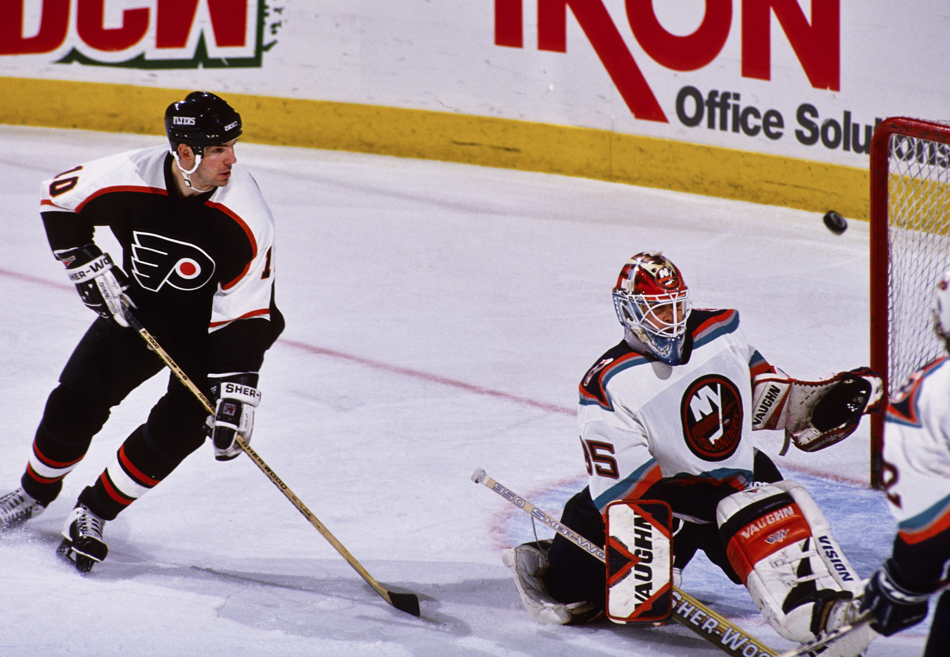  Philadelphia Flyers left wing John LeClair in action agaisn the New York Islanders. 