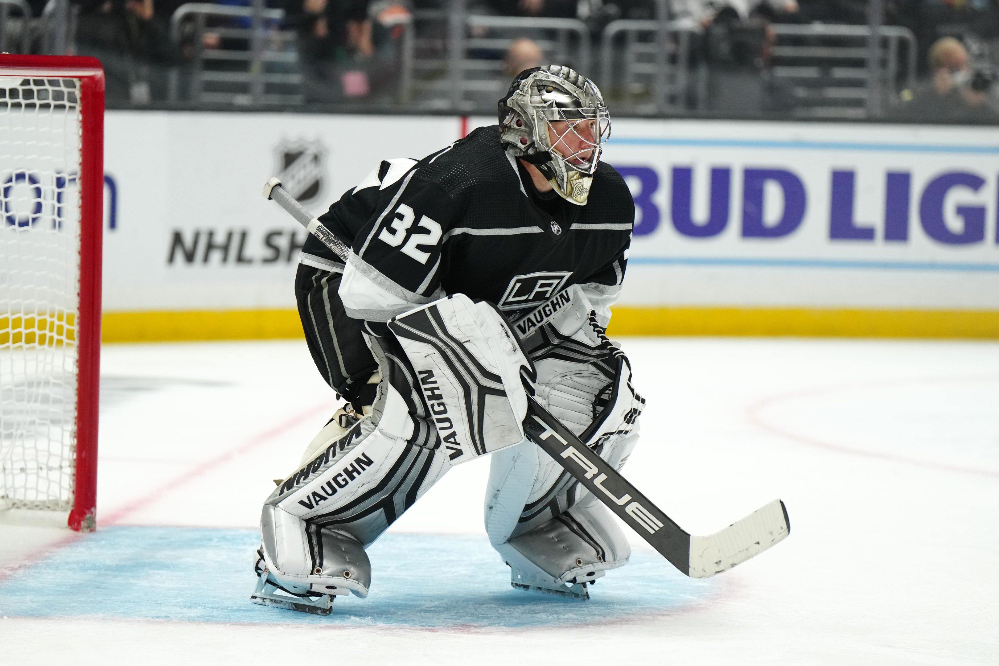 LA Kings goaltender Jonathan Quick (32) defends the goal.