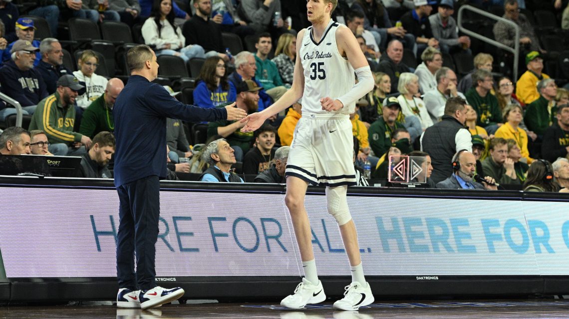 7-foot-5 Connor Vanover, Oral Roberts poised for Cinderella run
