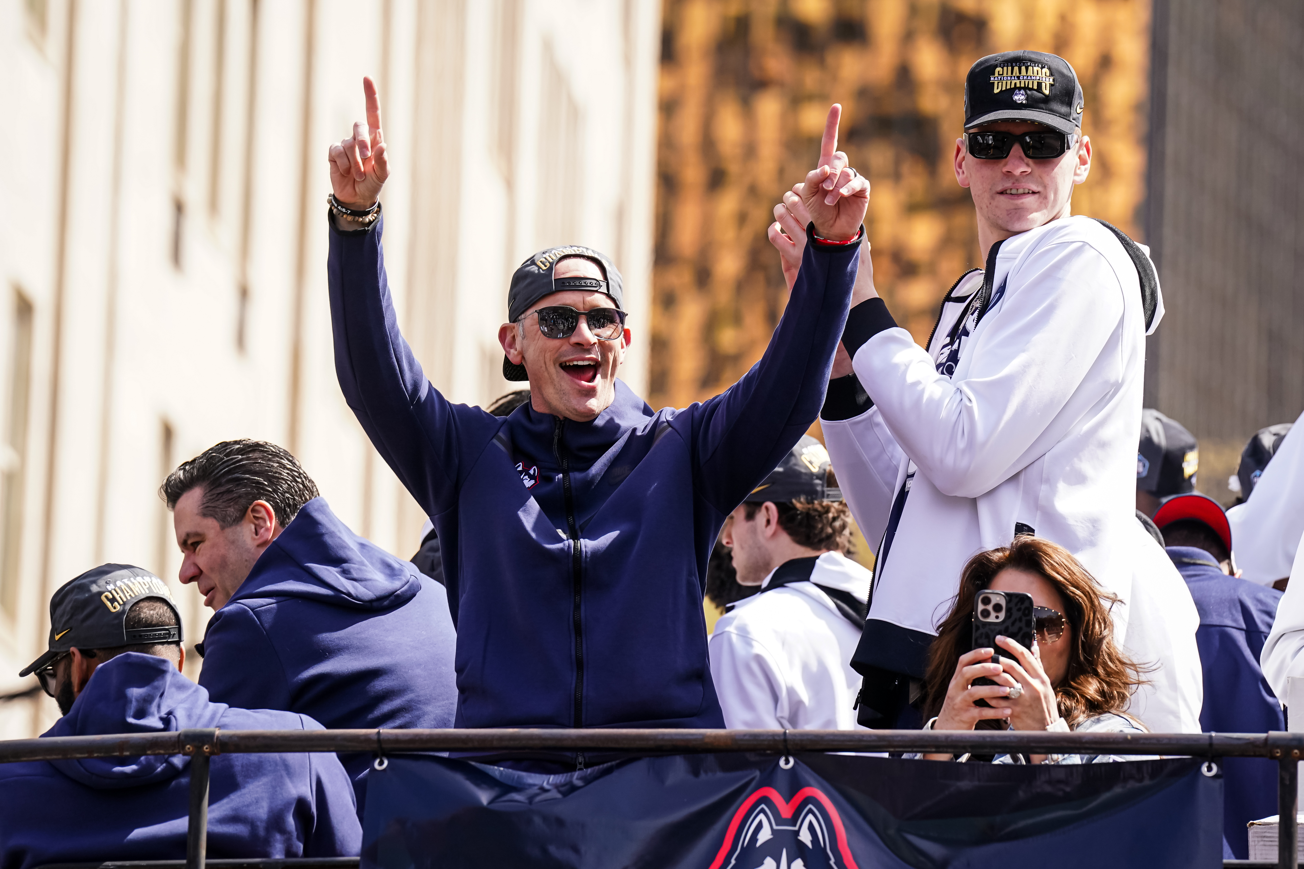 dan hurley uconn huskies big east basketball cbb