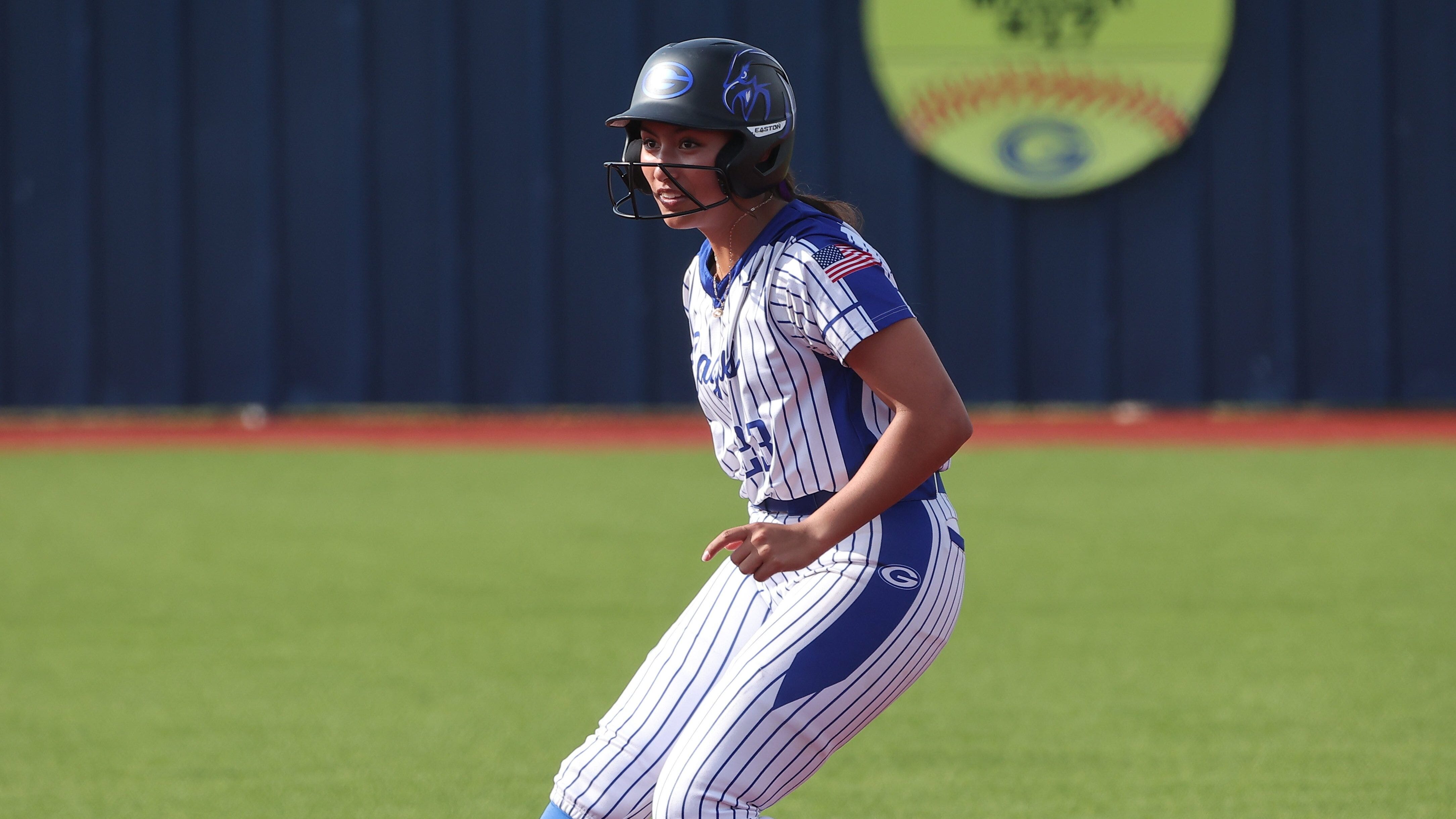 Lonni Alameda Announces 2023 Softball Recruiting Class