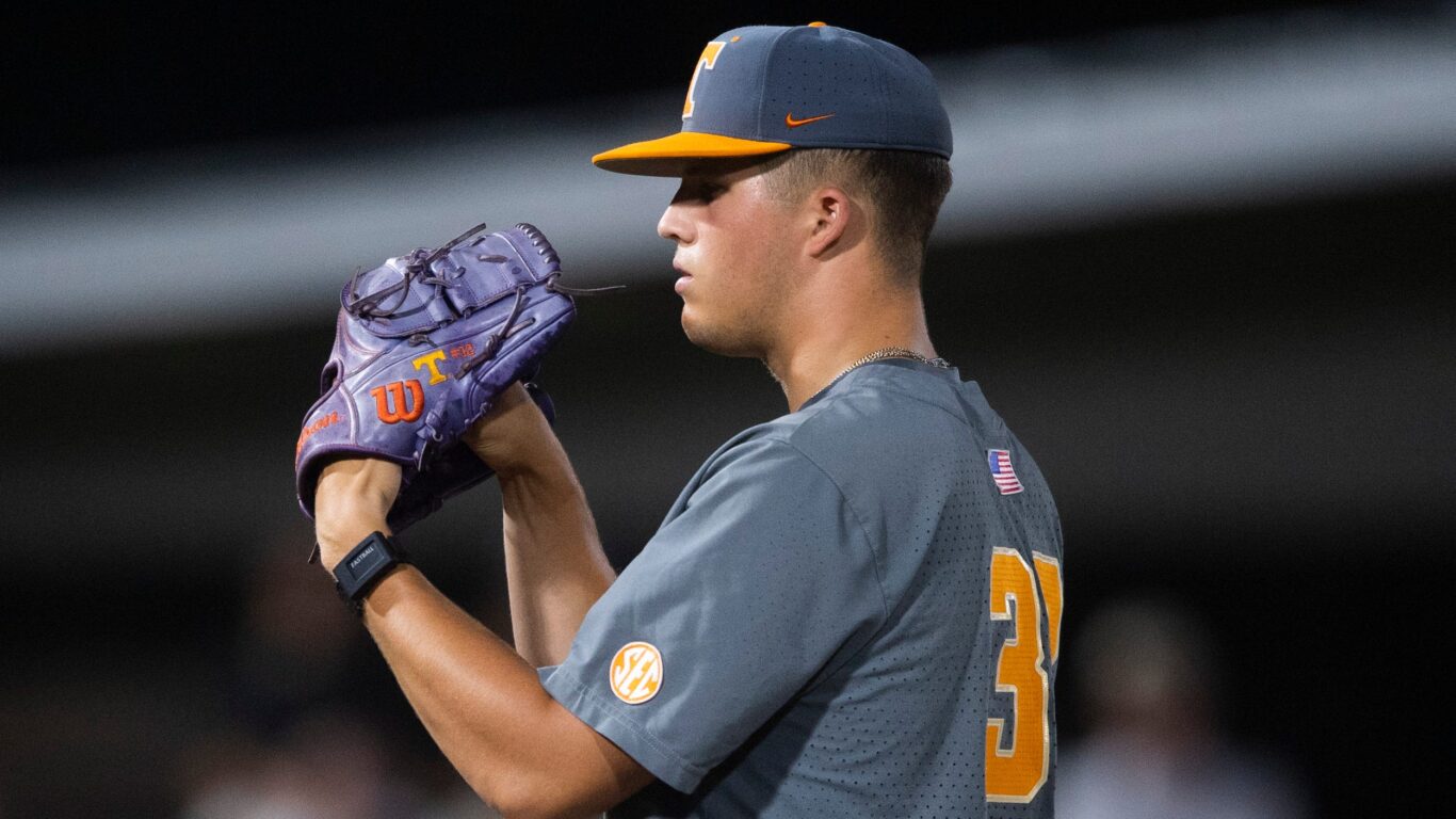 Tennessee’s Drew Beam pays homage to sister with purple glove