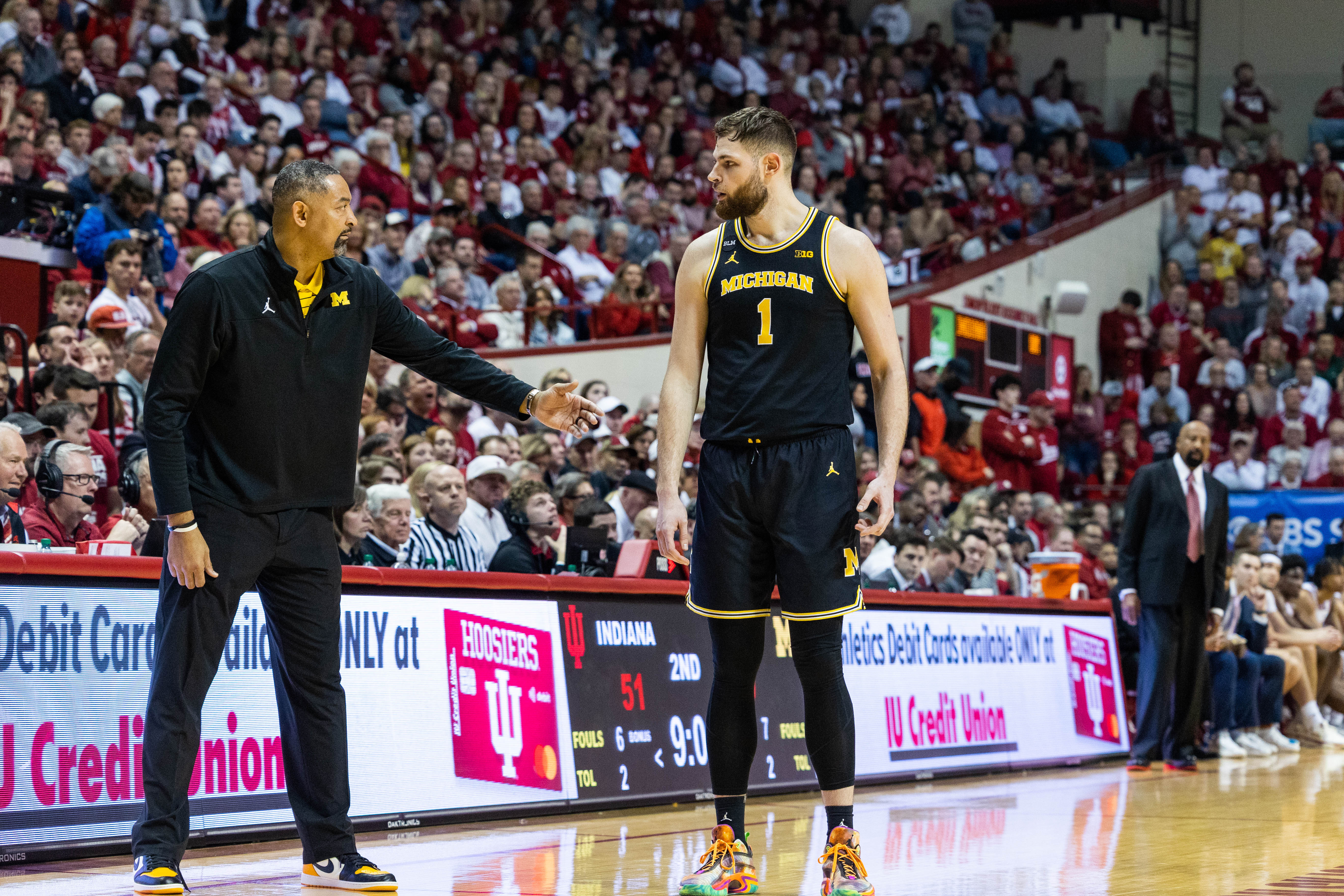 big 10 ncaa transfer Michigan Wolverines head coach Juwan Howard and center Hunter Dickinson