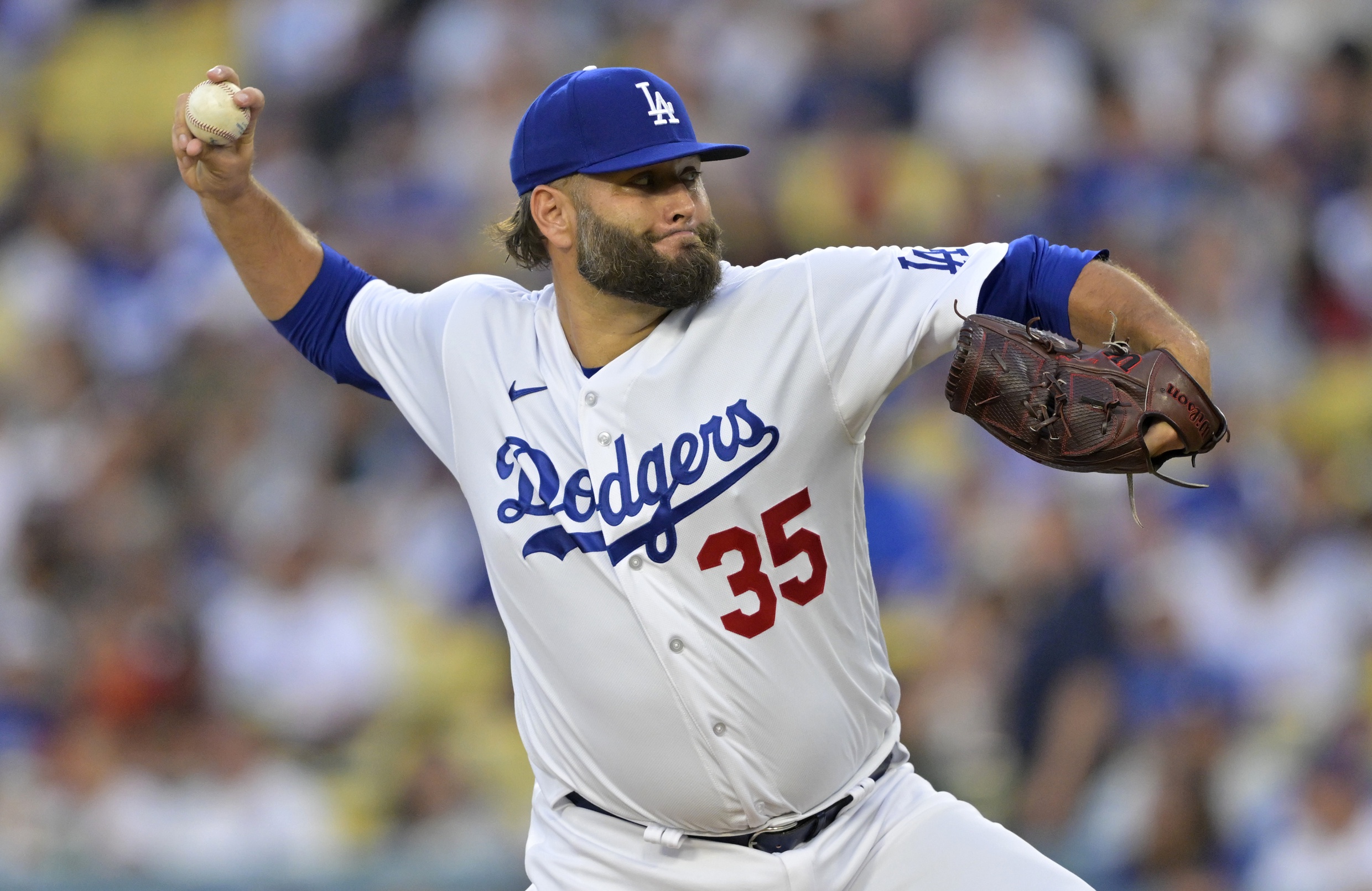 Starting pitcher Lance Lynn of the Chicago White Sox delivers the