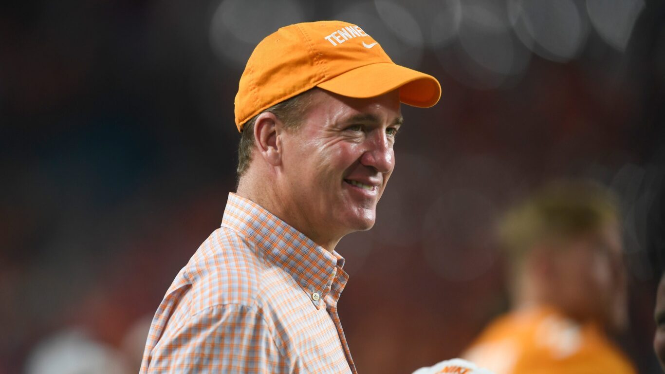 Peyton Manning returning to Tennessee as professor