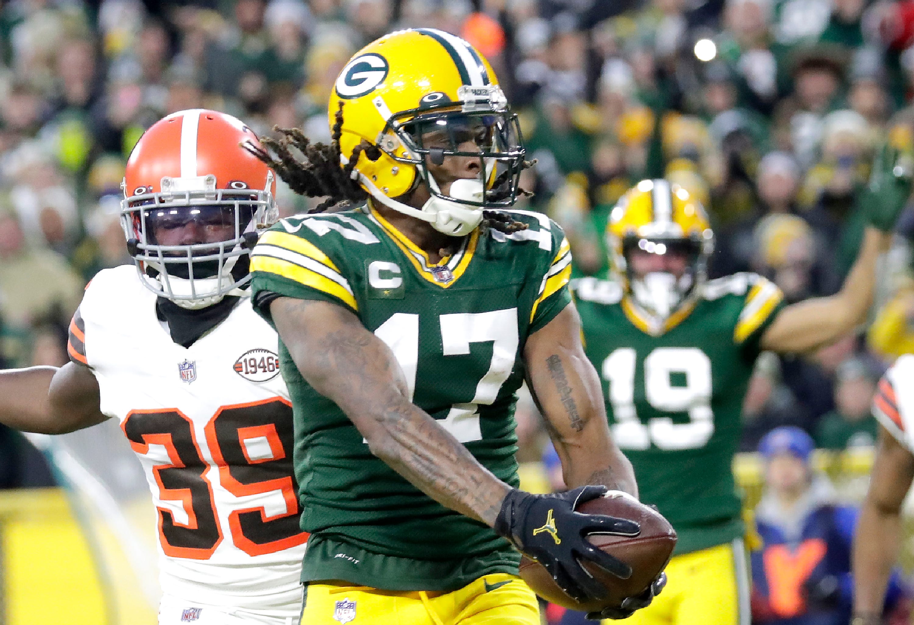 Green Bay Packers wide receiver DAVANTE ADAMS scores a touchdown