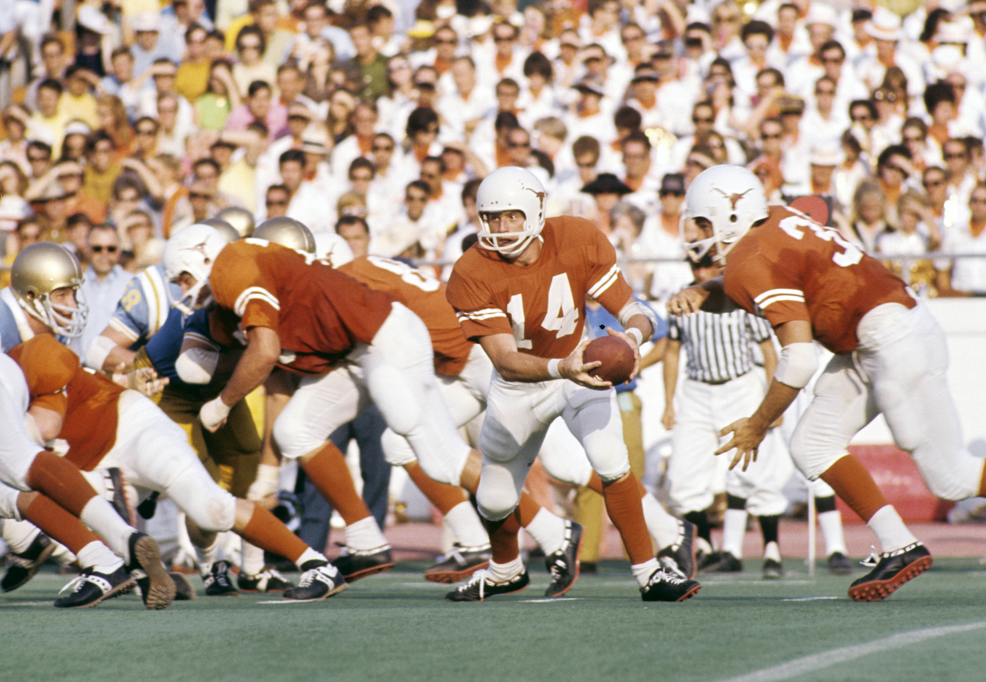 Texas Longhorns quarterback Eddie Phillips
