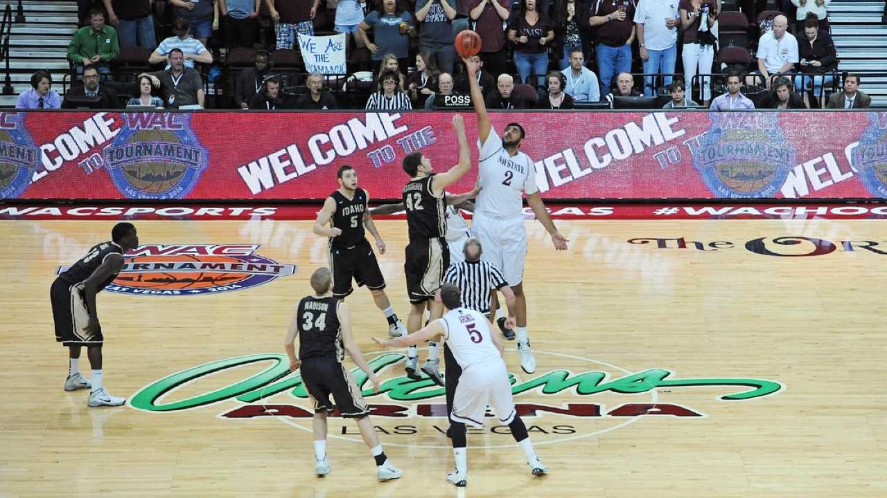 The 10 tallest players in college basketball history