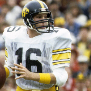 Ranking the top 10 Iowa Hawkeyes football players of all time